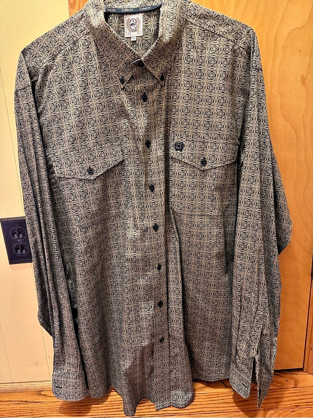 Cinch Men's Medallion Print Long Sleeve Button-Down Shirt